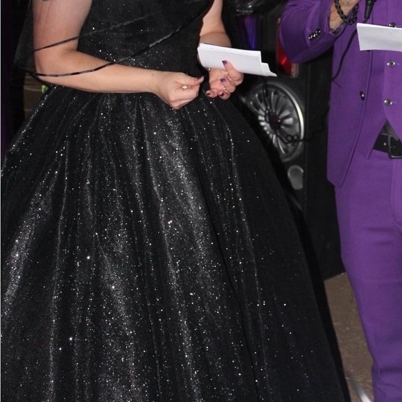 Dress - Picture 8 of 8